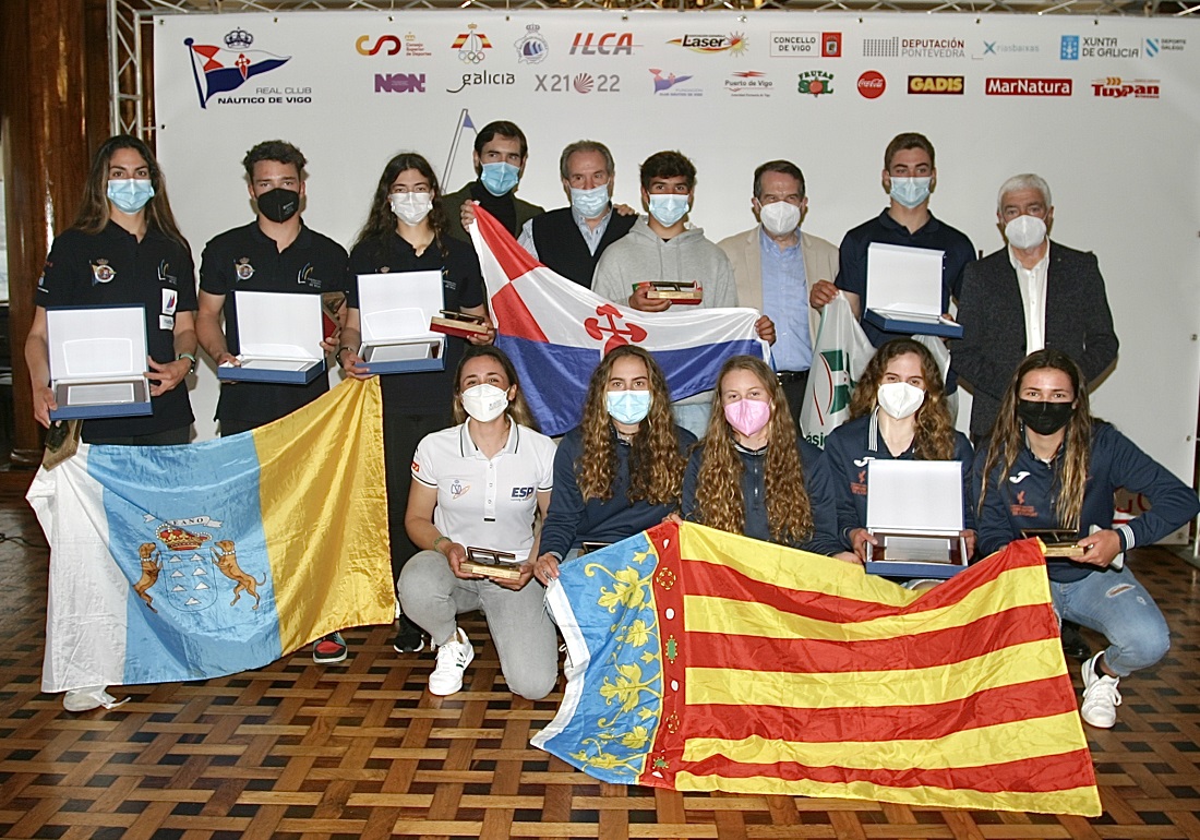 Foto de familia Copa de Espana premios ILCA Laser Vigo Real Club Nautico