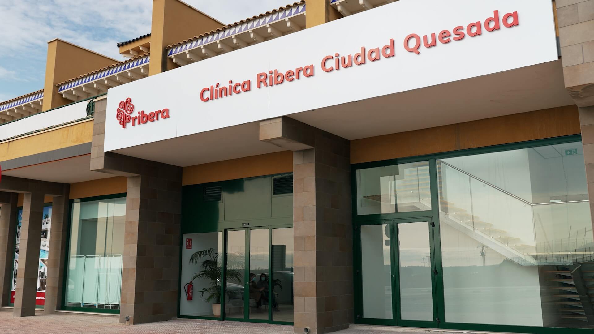 Clinica Ribera Ciudad Quesada fachada 1