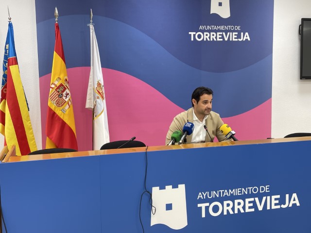 EL ALCALDE DE TORREVIEJA ANUNCIA LAS ACCIONES TURÍSTICAS QUE SE PRESENTARÁN EN FITUR 2024 1 (Pequeño)