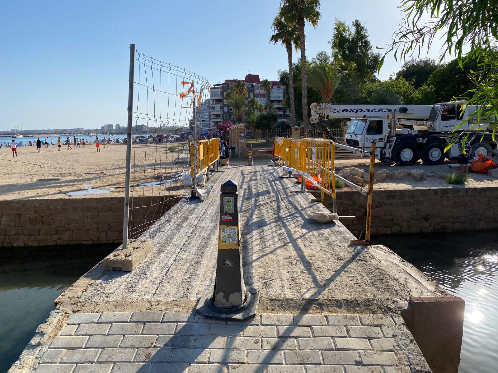 EL AYUNTAMIENTO REPARA LA PASARELA PEATONAL QUE CRUZA EL CANAL DEL ACEQUIÓN, CON UNA INVERSIÓN MUNICIPAL DE 31.001 EUROS 5