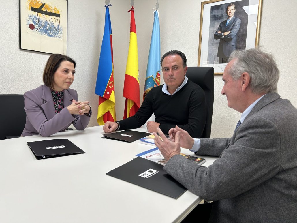 EL AYUNTAMIENTO DE TORREVIEJA, TM GRUPO INMOBILIARIO Y CRUZ ROJA FIRMAN UN CONVENIO PARA PREVENIR LA EXCLUSIÓN RESIDENCIAL 1