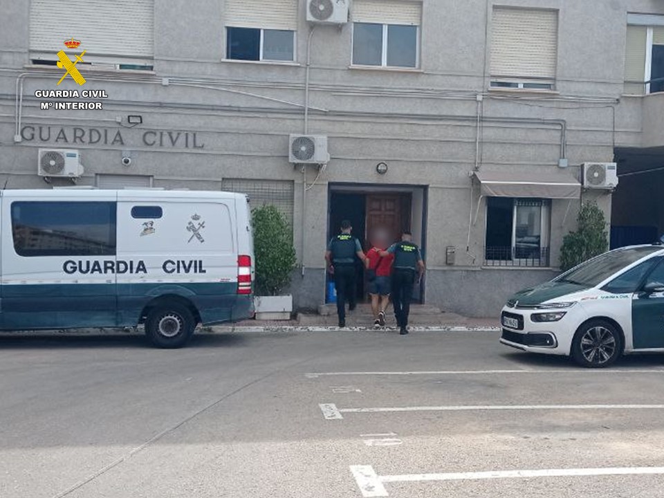 detenido intimidad