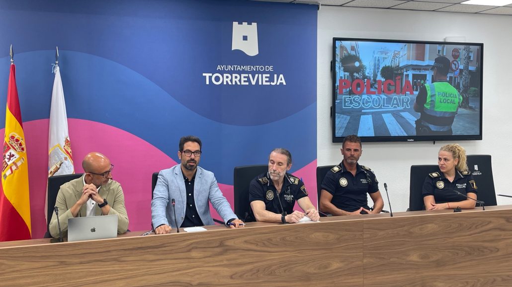 TORREVIEJA PONE EN MARCHA UNA NUEVA PATRULLA ESCOLAR DE LA POLICÍA LOCAL PARA REFUERZO DE LA ATENCIÓN A MENORES Y CENTROS EDUCATIVOS 2