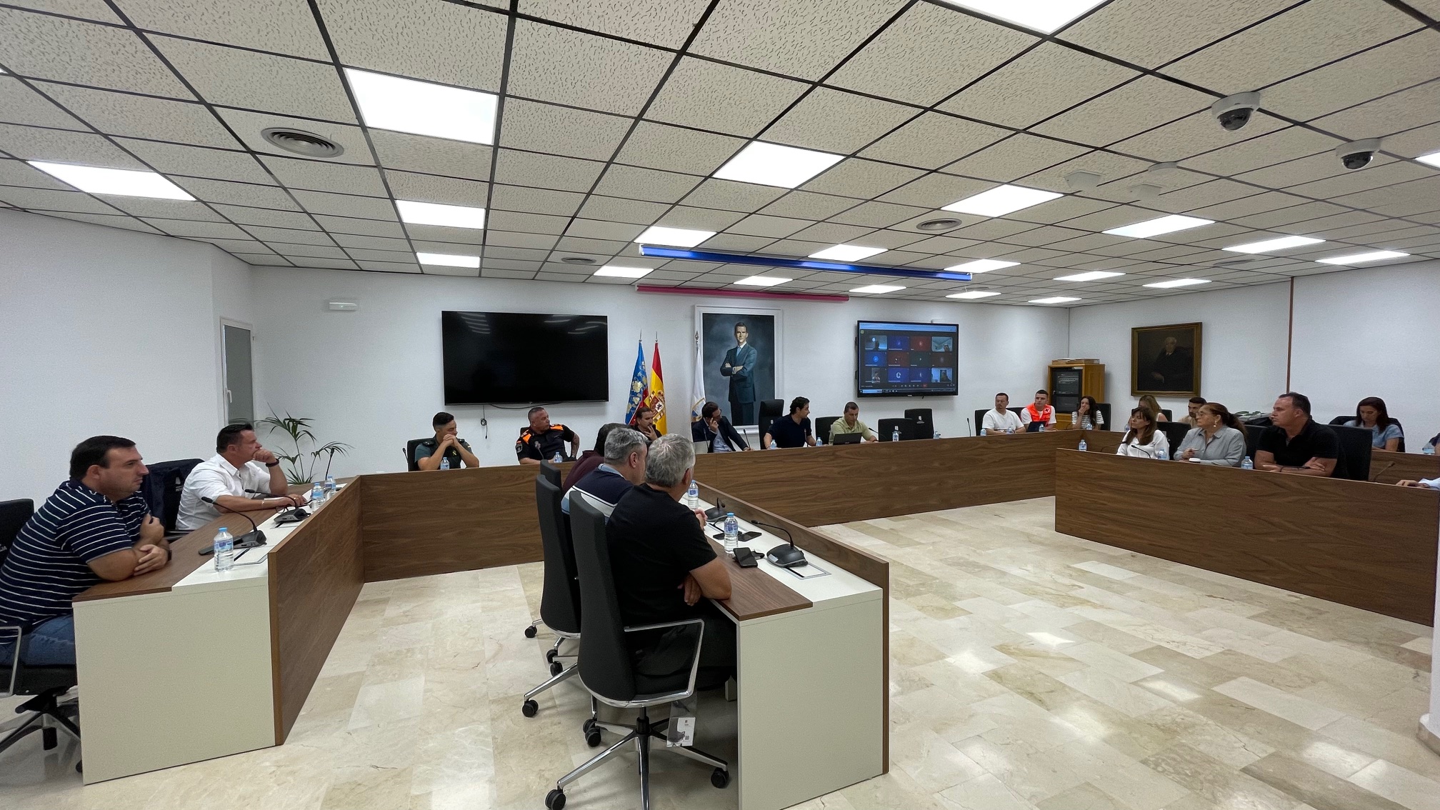 EL AYUNTAMIENTO DECRETA LA SUSPENSIÓN DEL MERCADILLO SEMANAL, LAS ACTIVIDADES CULTURALES Y DEPORTIVAS Y EL CIERRE DE LOS PARQUES MUNICIPALES 2