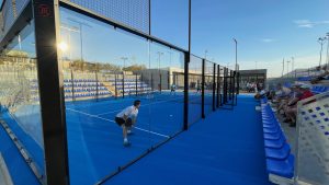 EL AYUNTAMIENTO REAPERTURA LAS SIETE PISTAS DE PÁDEL, DOS PISTAS DE FRONTENIS, NUEVO CONTROL DE ACCESO A LAS INSTALACIONES Y LA CONSTRUCCIÓN DE UNA CAFETERÍA EN LA CIUDAD DEPORTIVA 4