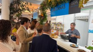 LA CONSELLERA DE TURISMO Y EL ALCALDE DE TORREVIEJA INAUGURAN LA PRIMERA EDICIÓN DEL FESTIVAL GASTRONÓMICO DESAL 4 LA CONSELLERA DE TURISMO Y EL ALCALDE DE TORREVIEJA INAUGURAN LA PRIMERA EDICIÓN DEL FESTIVAL GASTRONÓMICO DESAL 4