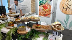 LA CONSELLERA DE TURISMO Y EL ALCALDE DE TORREVIEJA INAUGURAN LA PRIMERA EDICIÓN DEL FESTIVAL GASTRONÓMICO DESAL 6 LA CONSELLERA DE TURISMO Y EL ALCALDE DE TORREVIEJA INAUGURAN LA PRIMERA EDICIÓN DEL FESTIVAL GASTRONÓMICO DESAL 6