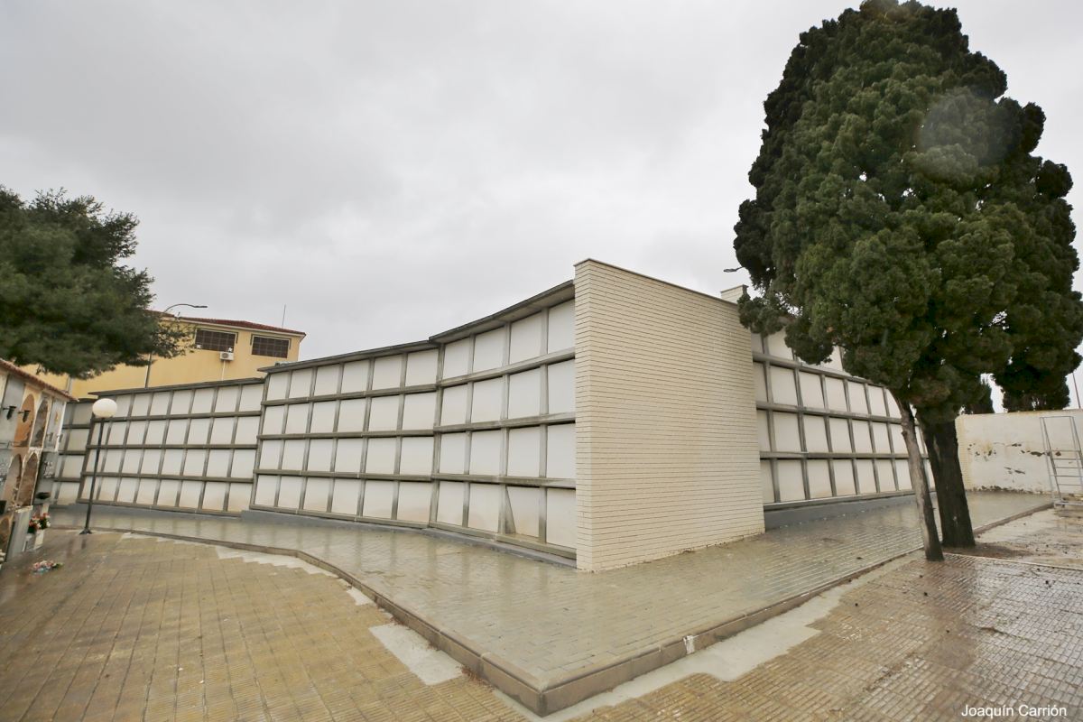 NUEVOS NICHOS CEMENTERIO TORREVIEJA IMAGEN ARCHIVO 2
