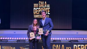 ÁNDER MARTÍN Y CHARO ESQUIVA, TRIUNFADORES DE LA XXVI GALA DEL DEPORTE DE TORREVIEJA 2 ÁNDER MARTÍN Y CHARO ESQUIVA, TRIUNFADORES DE LA XXVI GALA DEL DEPORTE DE TORREVIEJA 2