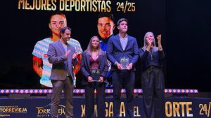 ÁNDER MARTÍN Y CHARO ESQUIVA, TRIUNFADORES DE LA XXVI GALA DEL DEPORTE DE TORREVIEJA 3 ÁNDER MARTÍN Y CHARO ESQUIVA, TRIUNFADORES DE LA XXVI GALA DEL DEPORTE DE TORREVIEJA 3