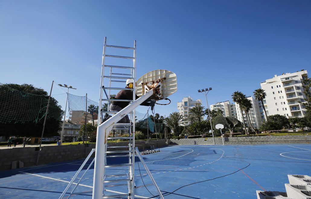 IMAGEN ARCHIVO. REPARACIÓN PISTA DEPORTIVA DE LA MATA