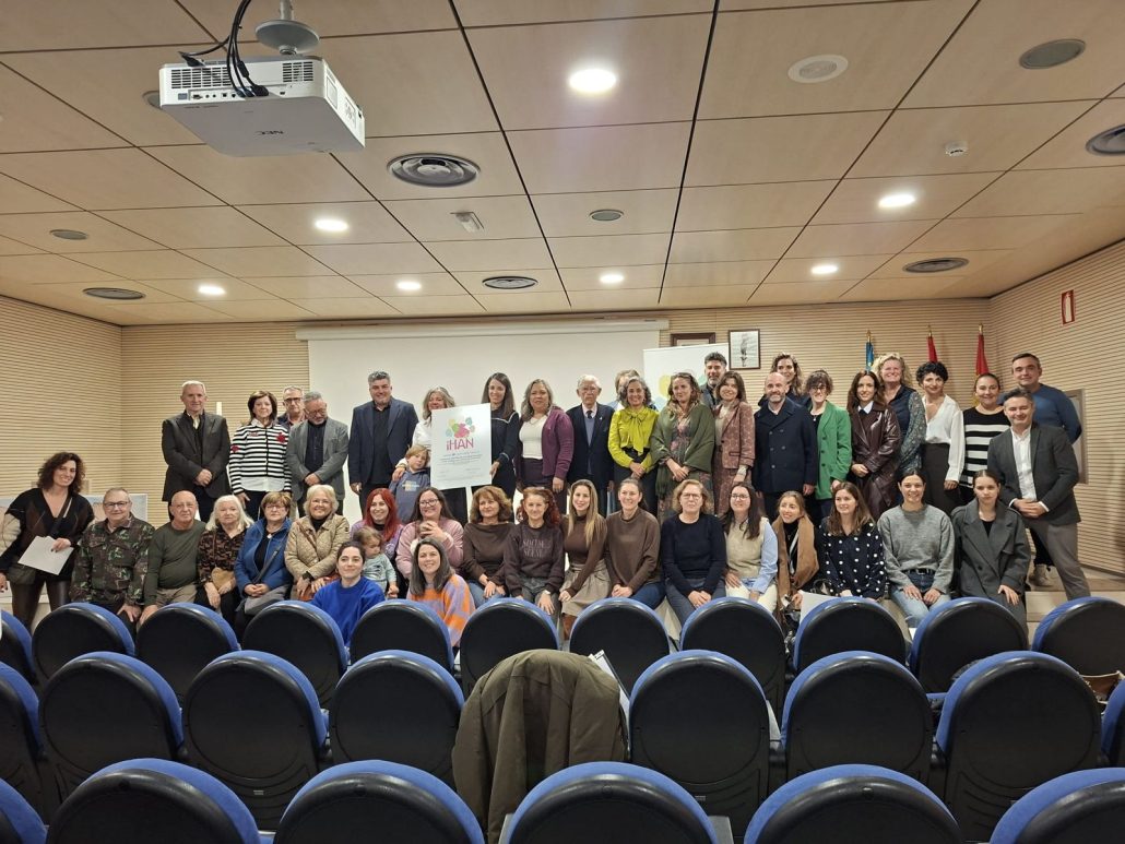 LA SEDE DE LA UA EN TORREVIEJA IMPULSA LA HUMANIZACIÓN DE TRES CENTROS DE SALUD DEL DEPARTAMENTO DE TORREVIEJA A TRAVÉS DE LAS ILUSTRACIONES DE ALBA GRANERO 1