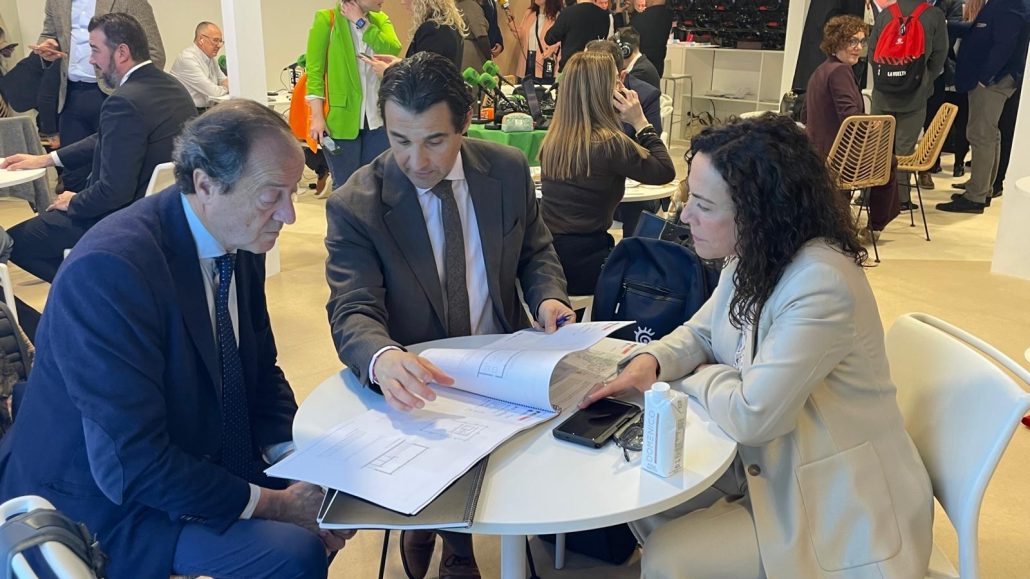 TORREVIEJA IMPULSA LA AMPLIACIÓN DE SU PLANTA HOTELERA TRAS MANTENER REUNIONES ESTRATÉGICAS EN FITUR 4