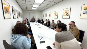 REUNIÓN ALCALDE Y CONCEJAL DE COMERCIO Y HOSTELERÍA CON COMERCIANTES DE LA PLASA 1
