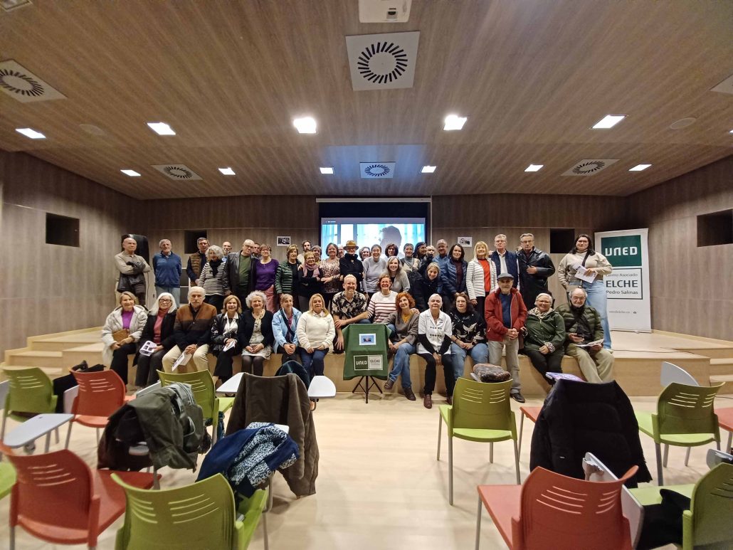 LOS SÉNIOR DE LA UNED APLAUDEN EL CURSO SOBRE EL LENGUAJE CINEMATOGRÁFICO 3